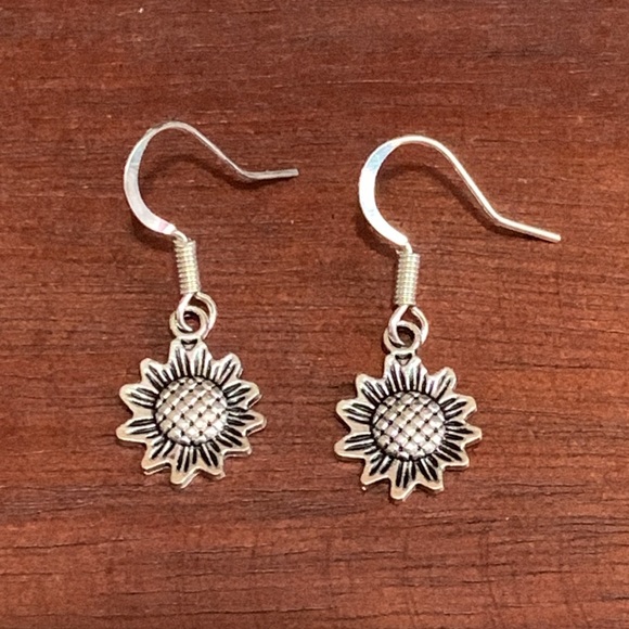 Jewelry - Silver Plated Sunflower Dangle Earrings